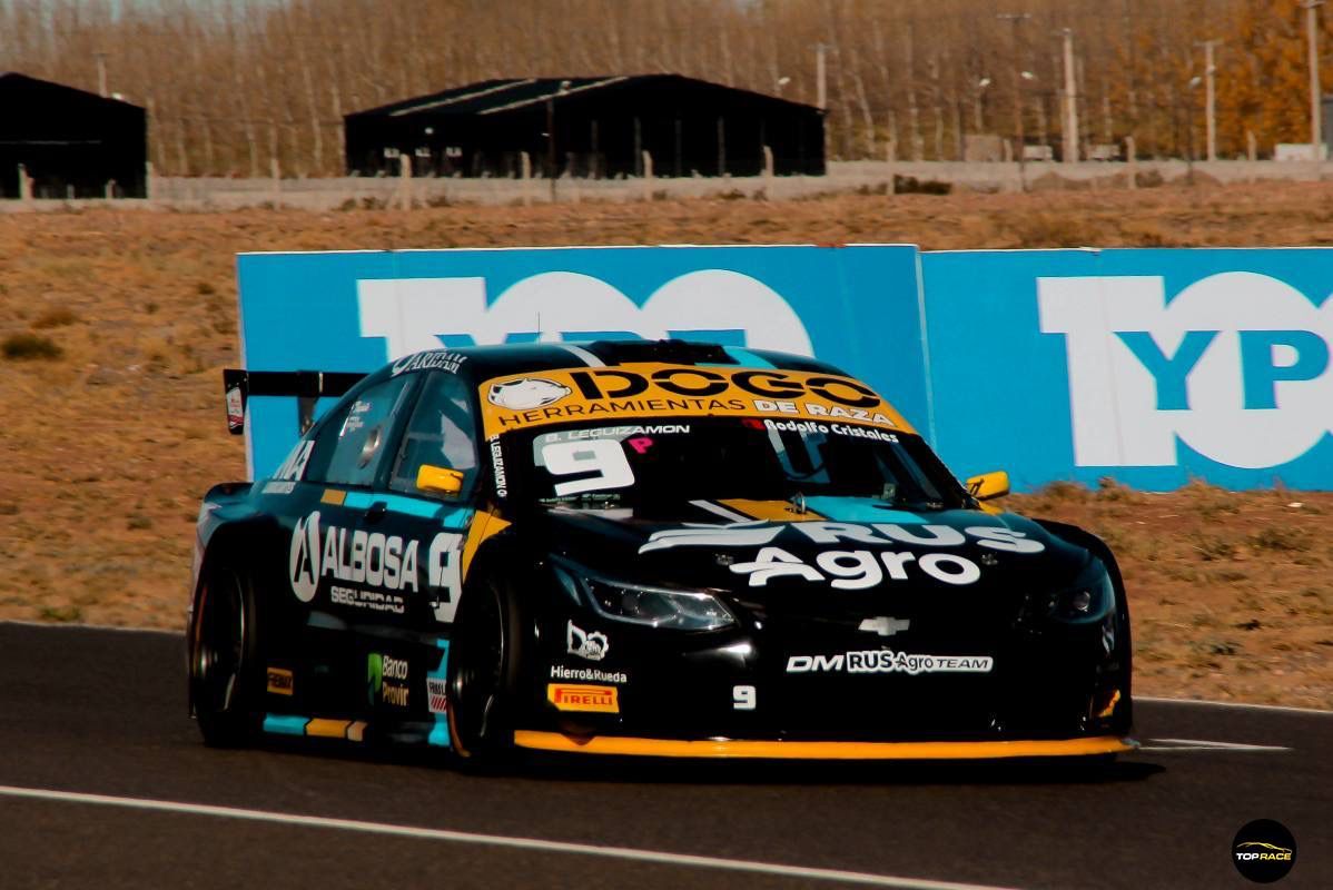 El auto #9 de Top Race en pista