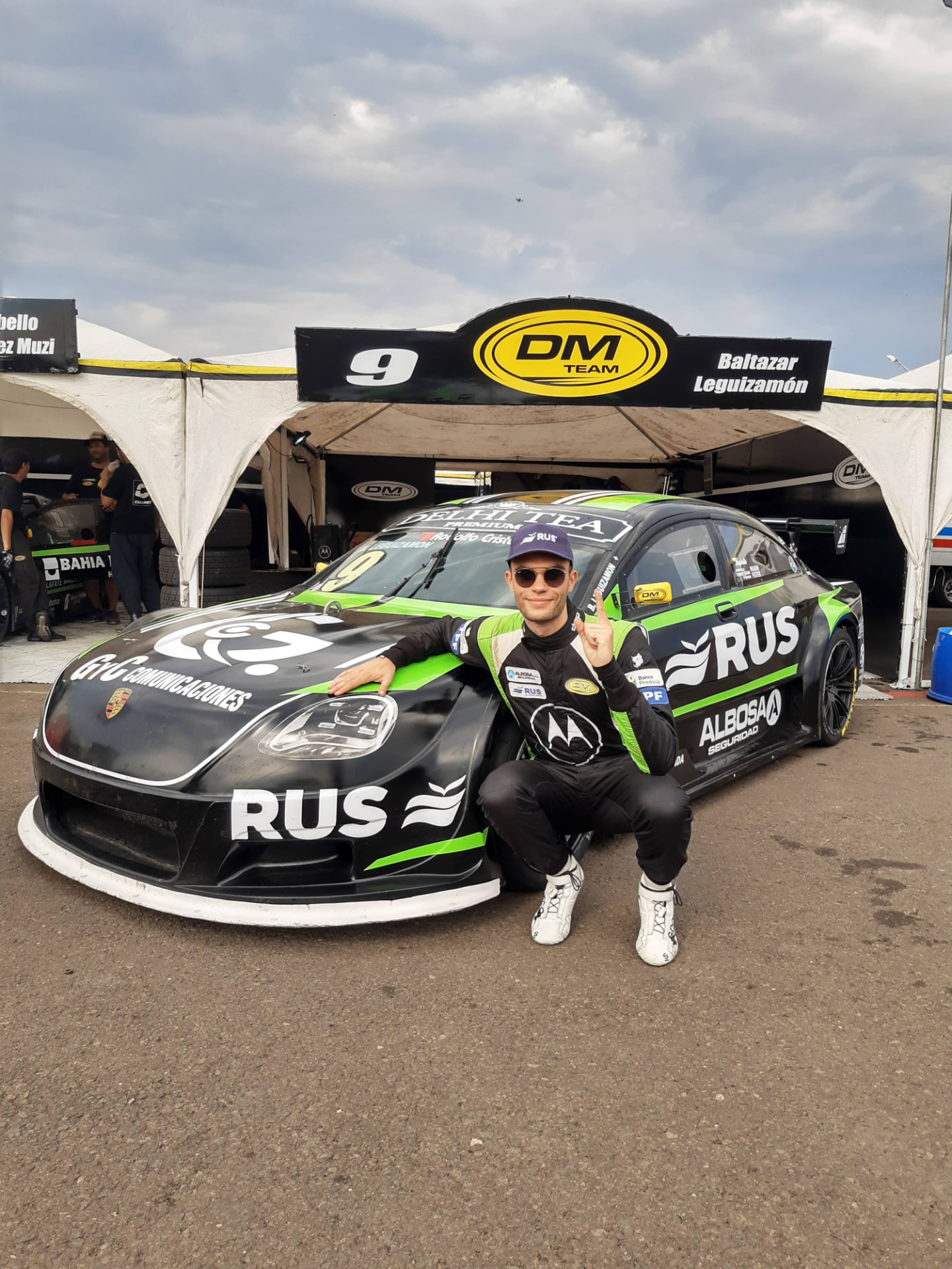 En boxes junto al Top Race #9 del DM Team