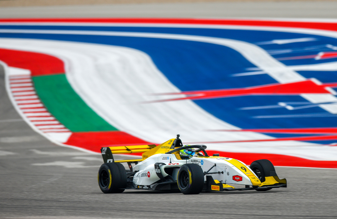 En acción con el F3 Americas en COTA