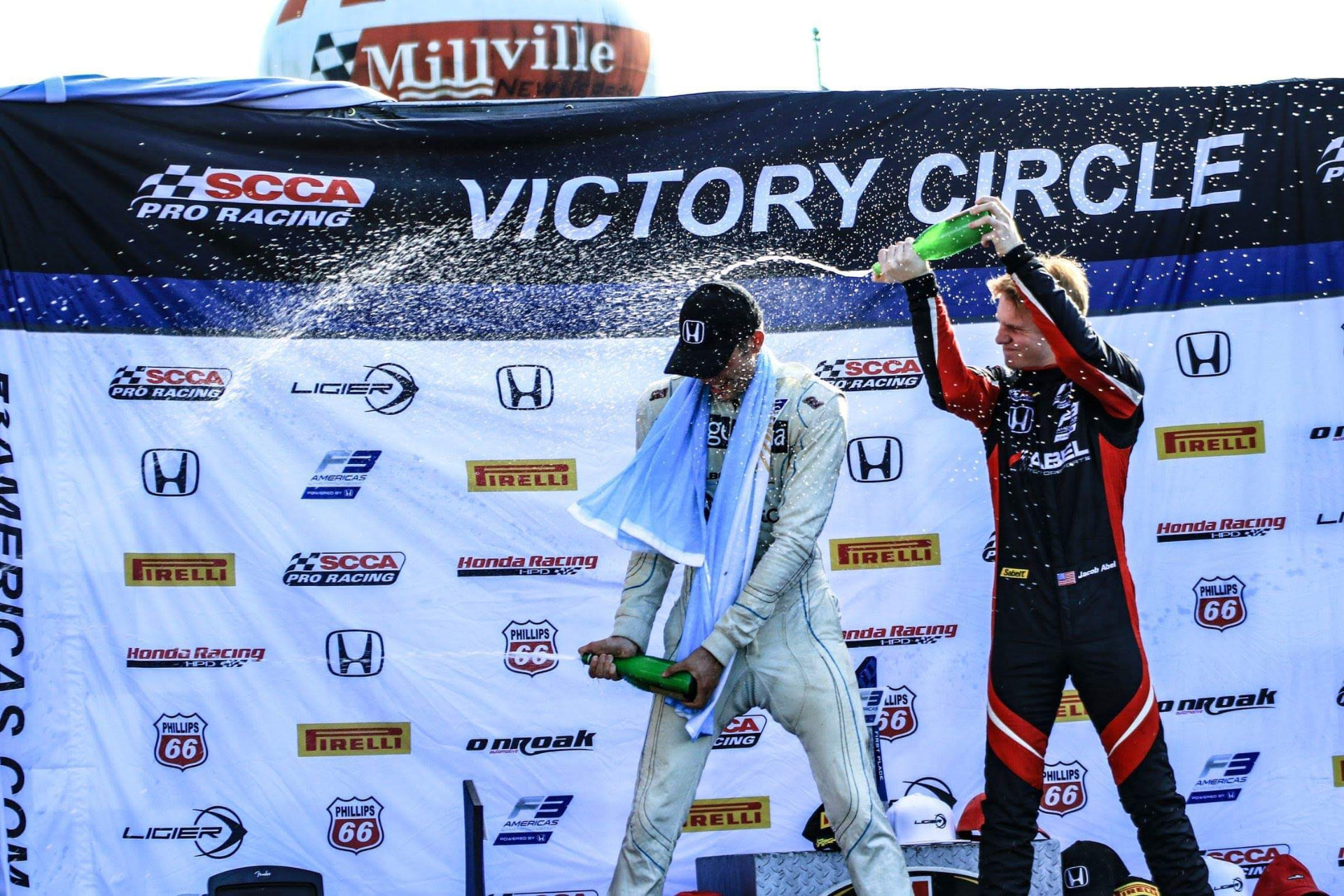 Champagne en el Victory Circle de New Jersey