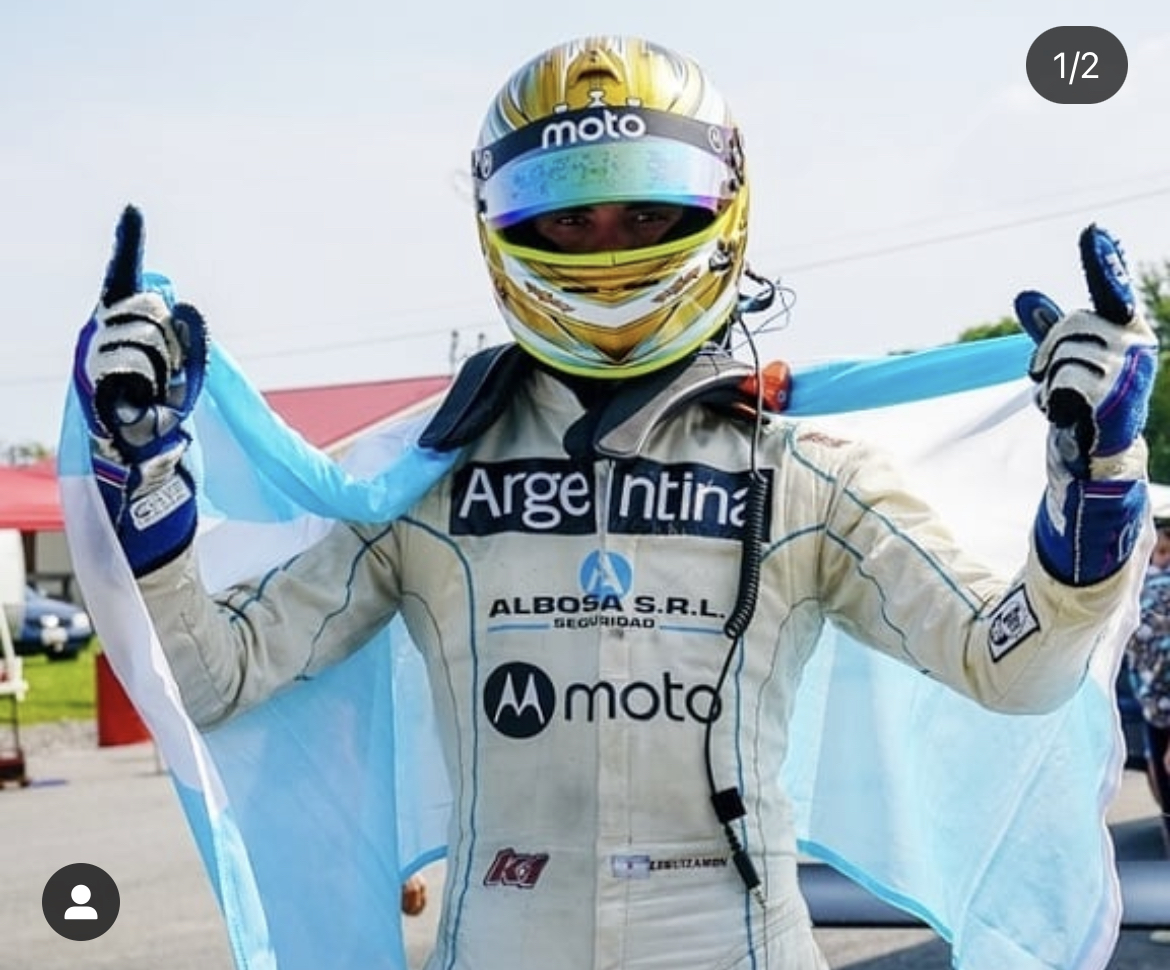 Con la bandera argentina tras ganar