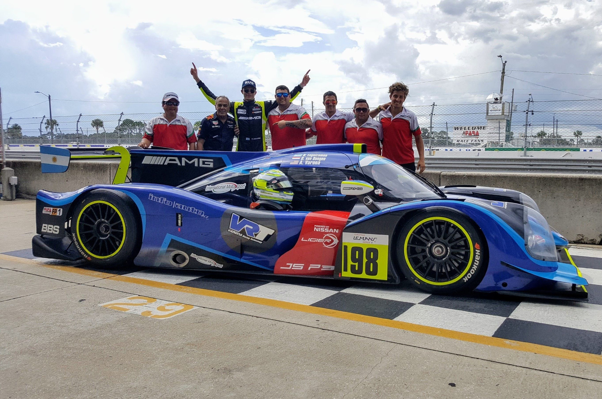 Con el equipo junto al LMP3 #198 en Sebring