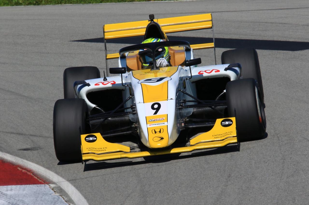 El monoplaza #9 de F3 Americas en pista