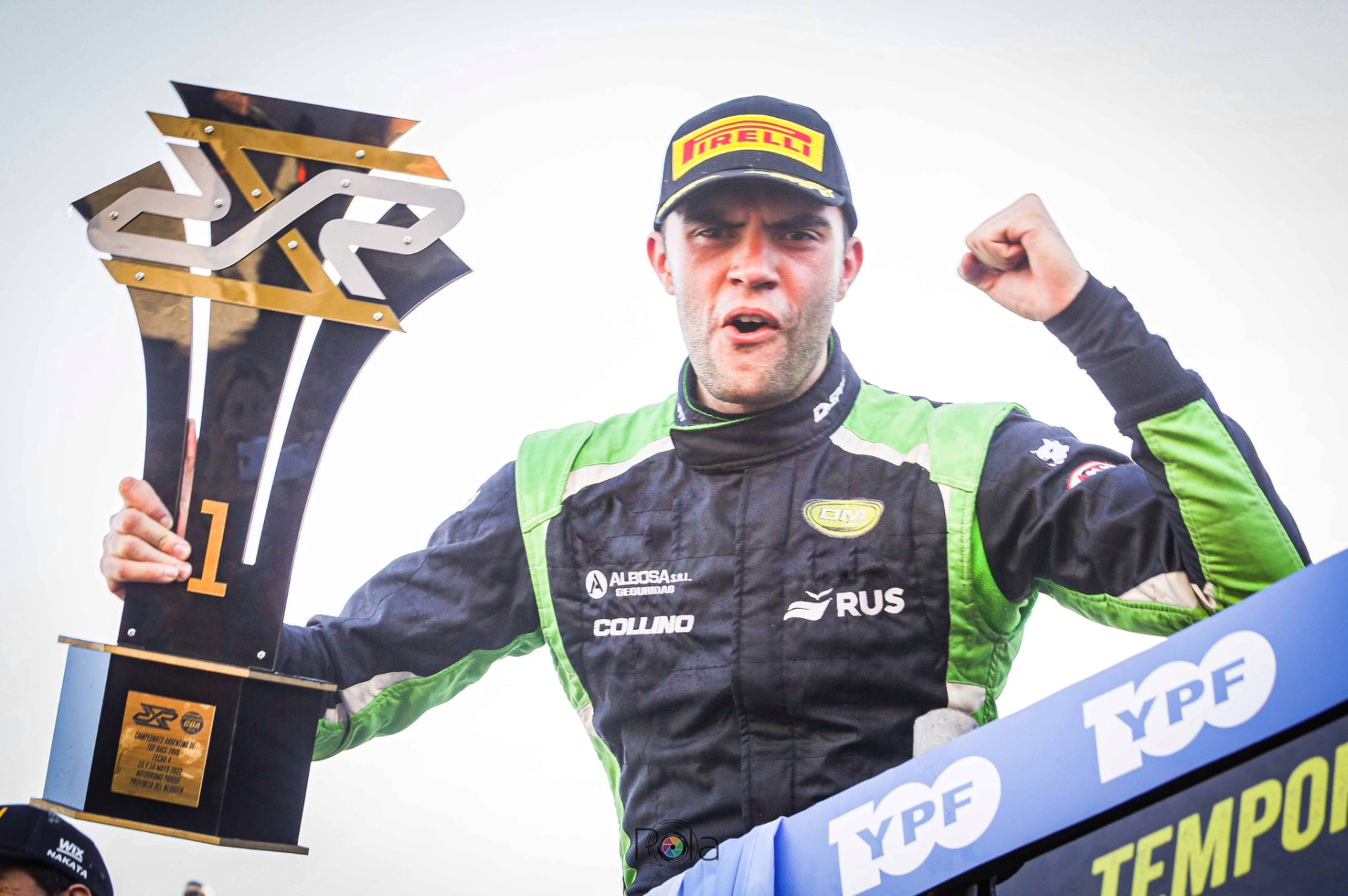 Festejo de victoria en el podio de Top Race